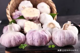 长期吃大蒜，身体不容易出现血栓？但三类人却一口都不要碰图片