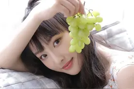邻家美女小姐姐俏皮可爱写真图片