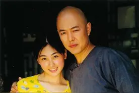 1998年，16岁王雅琦与大25岁张铁林同居，如今嫁"第一反派"得幸福图片