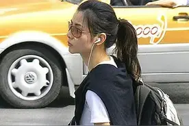重温《法证先锋》，蒙嘉慧真的是颜正条顺，无意拍的街拍都很有范图片