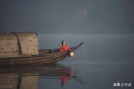 悦读丨一面明镜，一盏心灯，白发亦是岁月柔情图片