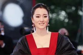 巩俐离异后有过痛苦挣扎，家人陪她重返快乐图片