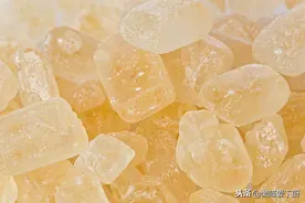 冰糖是白的好，还是黄的好？记住这4点，别再买错冰糖了图片