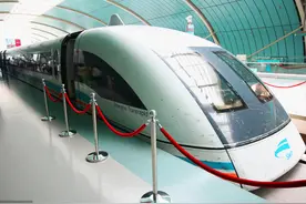 飞一样的感觉，快来感受上海磁悬浮列车的速度与激情，太神奇图片