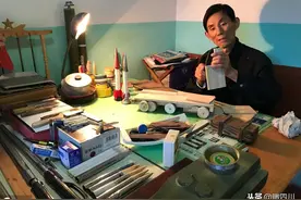 老人2年制作隐形飞机、导弹发射车，家里成军事模型博物馆图片