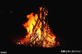 47岁外企女副总与21岁男孩发生爱恋，中年妇女上当情感状态是什么图片