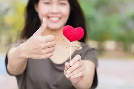 沈阳富商何荣锋，17岁流落街头被一女子救助，多年后他这样报答图片