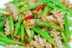晒含量可媲美海鲜产品，是正真的“蔬菜之王”，搭配鱿鱼，美味鲜图片