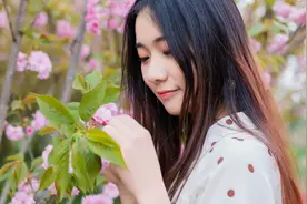 女人喜欢你，就会“偷偷摸摸”跟你说着几句暗语，你能听懂几句？图片