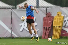 上港认栽了：等来的是“胖子”外援，佩雷拉想用却用不上图片