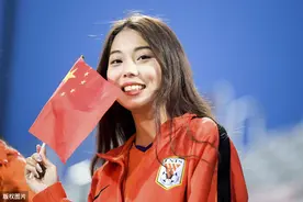 中超女球迷哪家强？看看鲁能橙衣美女们，您就知道答案了！图片