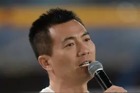 中国教育中国足球论战，北大学者王小东兴辱骂球迷！黄健翔：中国足球谁都可以骂，这么脏的话骂球迷就过分了图片