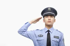 桂林一女子在社区公示栏的公益广告上发布房屋出租广告，被警方训诫图片