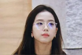 JISOO欧尼的眼镜杀，我觉得我又可以了图片