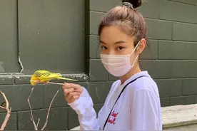 “香奈儿女孩”金珍妮Jennie 夏季穿搭合辑图片