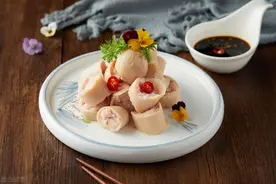 足球扫盲！恒大改为FC并非粉肠的意思，与富力掰手腕可能处下风图片