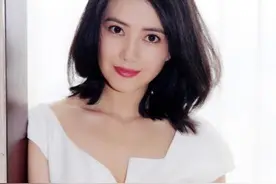 女人40岁以后别留直发了，今年流行这4种“冻龄卷”，洋气又减龄图片