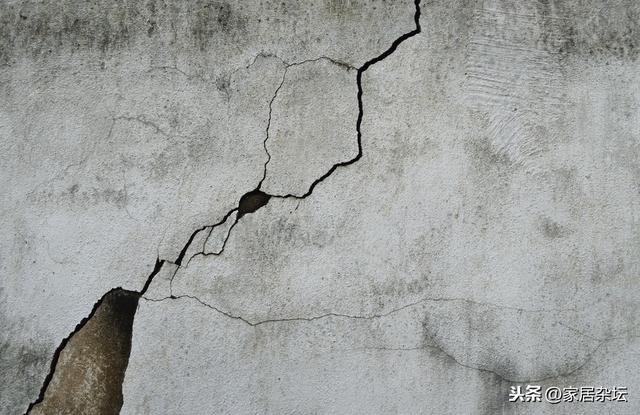 墙面掉灰怎么贴壁纸(墙面起灰怎么处理)-第8张图片