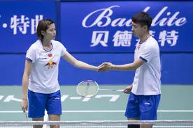 这才是羽毛球混双正确的打法，想打好羽毛球混双赶紧学习起来吧图片