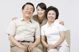 面对阿尔茨海默病父母，是儿女的一场修行图片