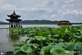 杭州西湖畔名胜古迹楹联，非常经典，值得收藏图片