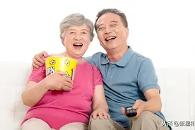 60岁阿姨的新爱情观：人近黄昏与其做半路夫妻，倒不如这样相处图片