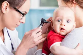 3岁内的宝宝，耳朵里全是脏东西，如何清理？这些小技巧教给你图片