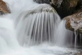 潺潺流水，丝丝清凉图片