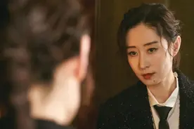 刘敏涛上海滩古风照 造型更显酷飒干练图片
