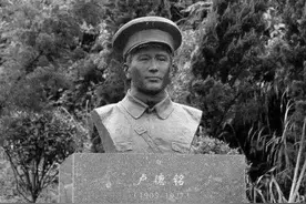 他是秋收起义总指挥，带出23位开国将军，手下一排长成开国元帅图片