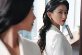 这个全能秘书的穿搭太圈粉了，优雅干练又迷人图片