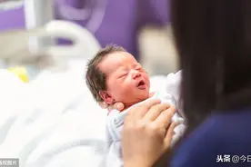 年轻夫妻10年怀孕4次全都被迫引产：胎儿心脏异常还长出六根手指！这个基因问题得重视图片