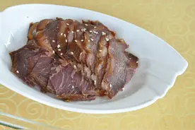 1斤生牛肉卤完还剩多少？老师傅说出实情，便宜的卤牛肉不能买图片