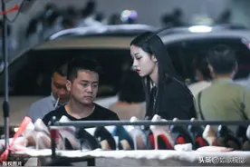 郑州健康路夜市人气火爆，肤白貌美“小姐姐”们忙练摊，婀娜多姿图片