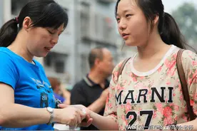 家长对即将上大学孩子的寄语。纸短情长，值得一看图片