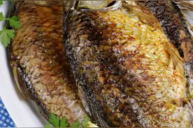 煎鲫鱼怎么做才不会粘锅？这些方法值得一试图片