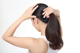 女性头发长得慢的原因图片