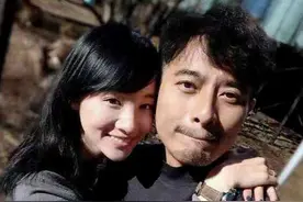 选择闪婚的陈龙章龄之，今已育有2个儿子，一家四口家庭幸福图片