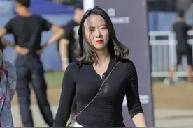 裤子穿着热，用砂纸搓出“窟窿”，别人给3000想要买走图片