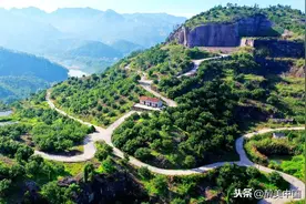 2020年6月17日拍摄的浙江台州仙居县盘山公路，山路弯弯蜿蜒盘旋图片