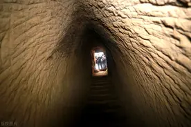 河南1倔老汉凿山7年打百米隧洞出甘泉，邻居：外人不敢入内图片