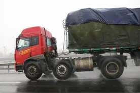 南方雨季来了，卡友跑车一定要牢记这几点图片