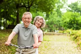 那些不带孙子的婆婆，晚年都过得很惨吗？这三个婆婆说了大实话图片