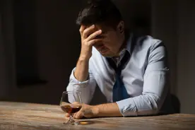男人年纪大了之后，身体素质下滑，建议补充5种营养，健康相伴图片