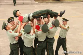 故事：分别四十多年的战友，再次相聚图片