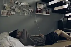 姐弟蜗居25㎡，毫无隐私，弟弟睡下面，姐姐在家不敢穿裙子图片