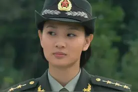 侯梦莎：被誉为“最美军花”，和吴京搭档而走红，你还记得她吗？图片