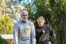 真“环保天使”！澳大利亚夫妇一年才推出一次80升垃圾桶图片