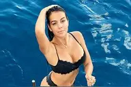 C 罗称赞未婚妻乔治娜是“地球上最美的女人”，这对准夫妻有怎样的生活习惯，他们的女邻居透露了这些秘密图片