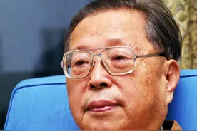 曹禺：离婚40年拒绝复合，郑秀离世后落泪，明媚的少女已经消散图片